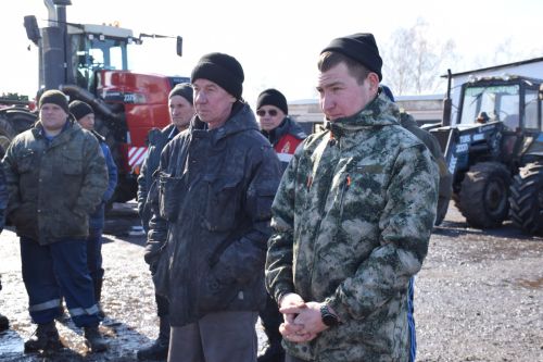 В Нурлатском районе проверили готовность техники к весенне-полевым работам