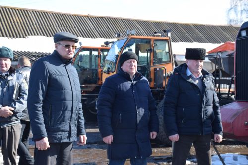 В Нурлатском районе проверили готовность техники к весенне-полевым работам