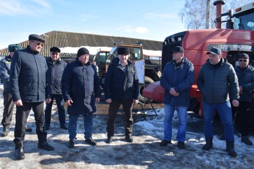 В Нурлатском районе проверили готовность техники к весенне-полевым работам