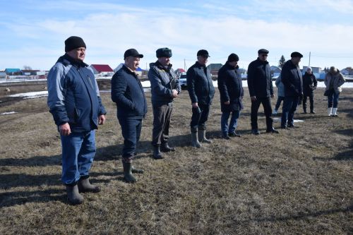 В Нурлатском районе проверили готовность техники к весенне-полевым работам