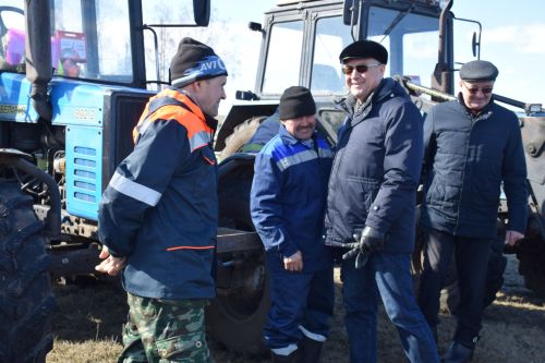 В Нурлатском районе проверили готовность техники к весенне-полевым работам