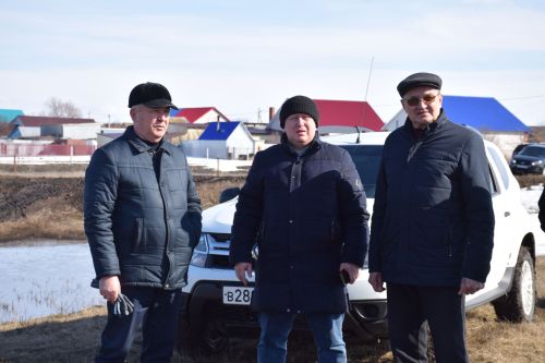В Нурлатском районе проверили готовность техники к весенне-полевым работам