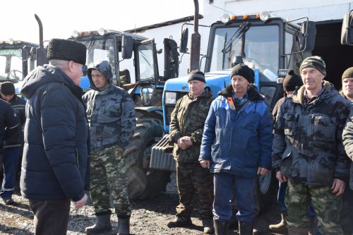В Нурлатском районе проверили готовность техники к весенне-полевым работам