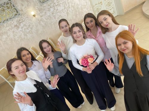 Экскурсия в ЗАГС: школьники узнали о работе отдела и примерили роли жениха и невесты!