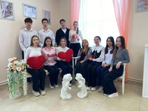 Экскурсия в ЗАГС: школьники узнали о работе отдела и примерили роли жениха и невесты!