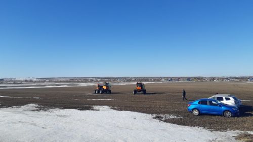 Агрофирмы Нурлатского района начали подкормку многолетних трав