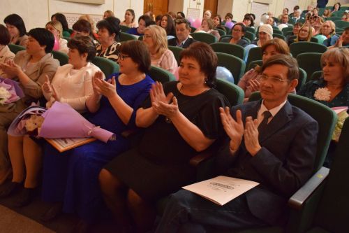 Работники культуры Нурлатского района принимали поздравления