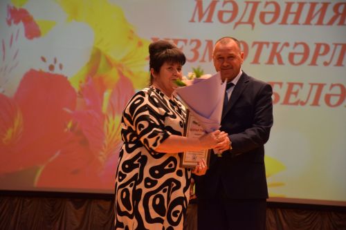 Работники культуры Нурлатского района принимали поздравления