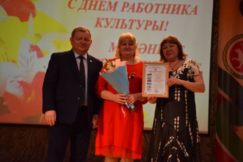 Работники культуры Нурлатского района принимали поздравления