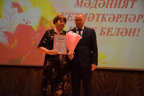 Работники культуры Нурлатского района принимали поздравления