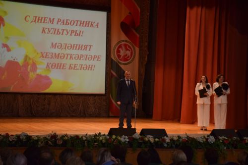 Работники культуры Нурлатского района принимали поздравления