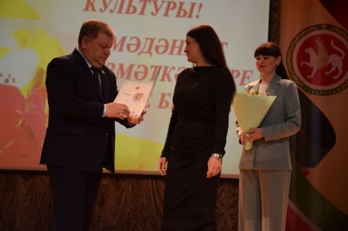 Работники культуры Нурлатского района принимали поздравления
