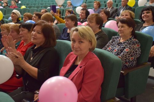 Работники культуры Нурлатского района принимали поздравления