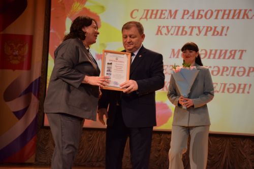 Работники культуры Нурлатского района принимали поздравления