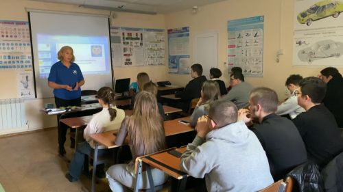 В автошколе курсантам Нурлата напомнили о важности соблюдения правил участниками дорожного движения