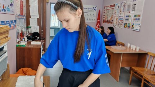 Школьники Нурлатского района изготавливают «сухой душ» для участников СВО