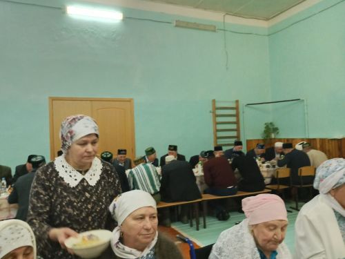 В селе Чулпаново первый ифтар для жителей организовала семья Сулеймановых