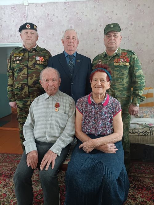 В Нурлате труженика тыла наградили юбилейной медалью к 80-летию Победы