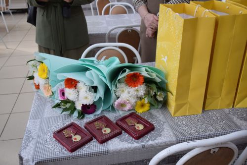 В Нурлате 101-летней труженице тыла вручили медаль к 80-летию Победы