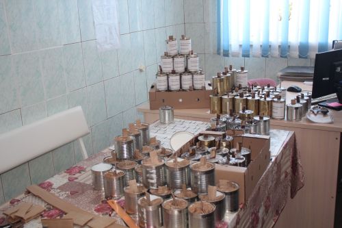 Жители Нурлатского дома-интерната для престарелых и инвалидов под началом коллектива учреждения изготавливают окопные свечи