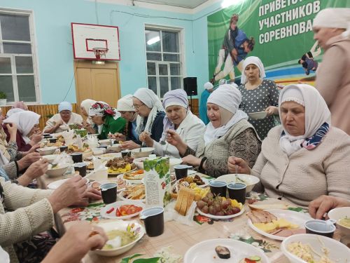 В селе Чулпаново первый ифтар для жителей организовала семья Сулеймановых