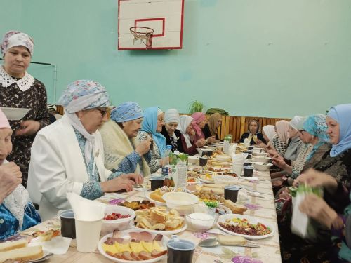 В селе Чулпаново первый ифтар для жителей организовала семья Сулеймановых