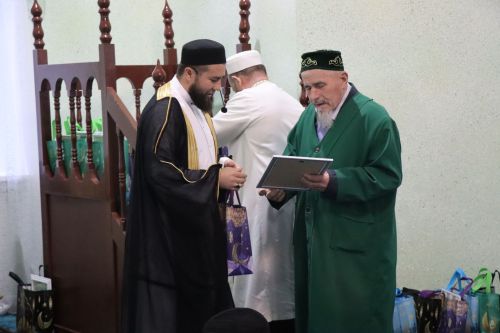 Дамир Ишкинеев поздравил нурлатцев с праздником Ураза-байрам