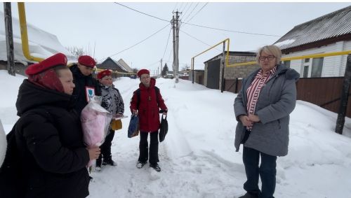 Ученики Нурлатской школы №1 присоединились к всероссийской акции «Цветы мамам Героев»