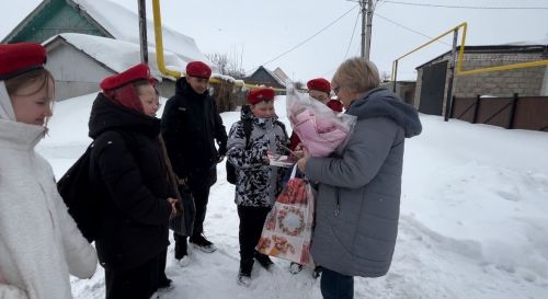Ученики Нурлатской школы №1 присоединились к всероссийской акции «Цветы мамам Героев»