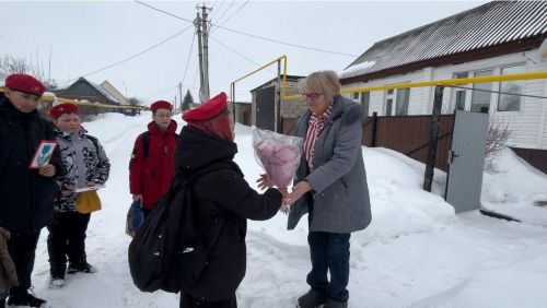 Ученики Нурлатской школы №1 присоединились к всероссийской акции «Цветы мамам Героев»