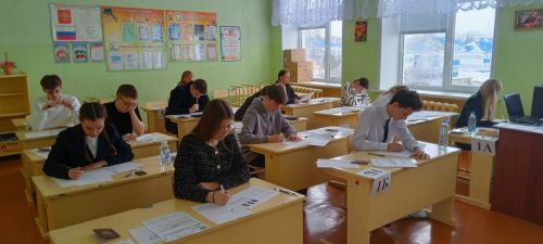 В Нурлате проходят тренировочные тестирования ЕГЭ по информатике, английскому и биологии