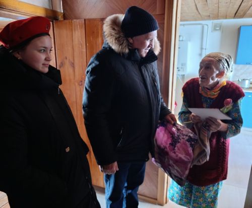 Цветы мамам Героев от егоркинских школьников: тепло и поддержка в каждый дом
