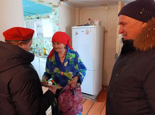 Цветы мамам Героев от егоркинских школьников: тепло и поддержка в каждый дом