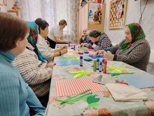 Мастер-класс «Букет цветов» прошел в Нурлатском доме престарелых