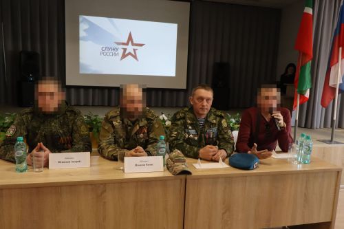 Бойцы СВО провели Урок мужества и подарили дрон воспитанникам ЦДТ «Килэчэк»