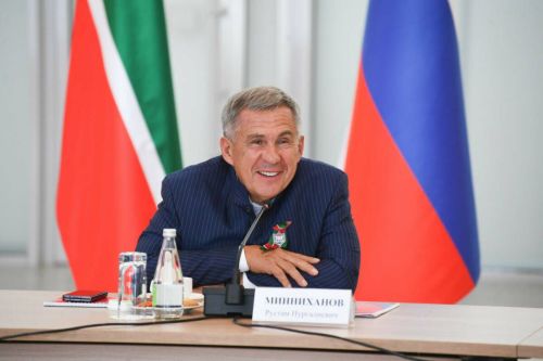 Минниханов пошутил про снег в апреле, поздравив татарстанцев с Днем смеха