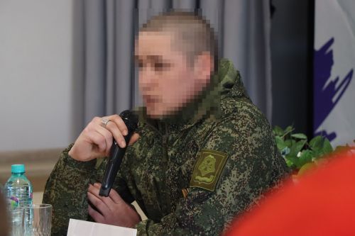 Бойцы СВО провели Урок мужества и подарили дрон воспитанникам ЦДТ «Килэчэк»