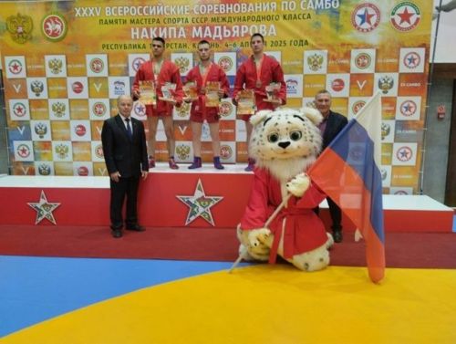 Бронзу на Всероссийских соревнованиях по самбо завоевал спортсмен из Нурлата