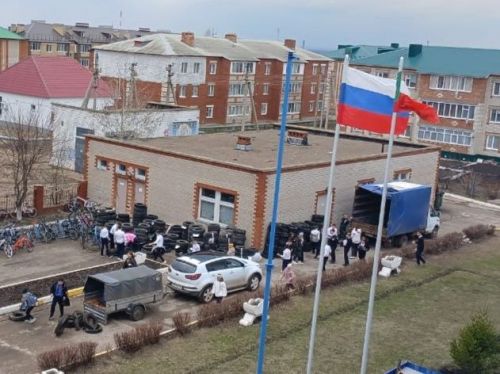Школьники Нурлата дали старым шинам вторую жизнь