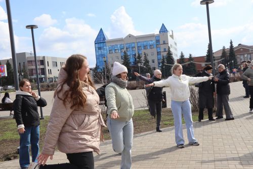 Нурлатцы поддержали всероссийскую акцию «10 000 шагов к жизни» (+фоторепортаж)