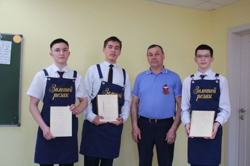 Осваивают профессии с раннего возраста
