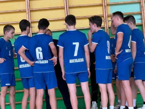 Зональный этап Чемпионата по волейболу в Нурлате завершился яркими играми