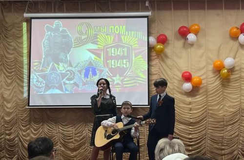 Память сердца: в Нурлатской школе №4 прошел концерт к 80-летию Победы
