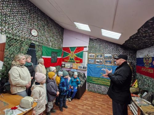 Воспитанники детского сада «Колосок» посетили пункт сбора гуманитарной помощи «Все для победы Нурлат»
