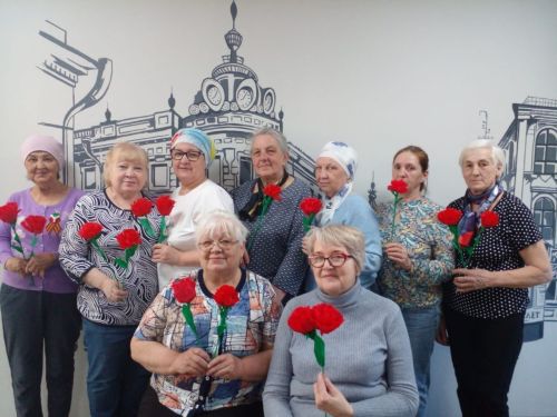 Мастер-класс по созданию гвоздик из фоамирана к 80-летию Победы в Нурлате