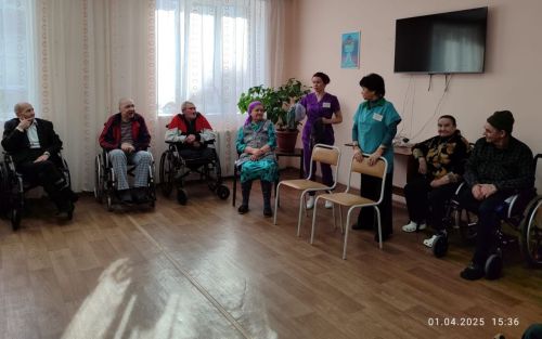 Веселые конкурсы и шутки: в Нурлатском доме-интернате отметили День смеха
