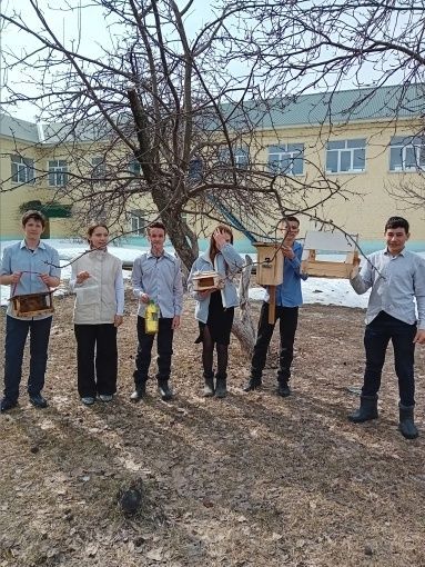 Школьники Нурлатского района смастерили десятки скворечников для птиц