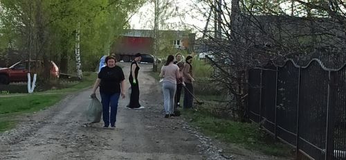 «Нурлат-информ» наводит чистоту: субботник с заботой о городе