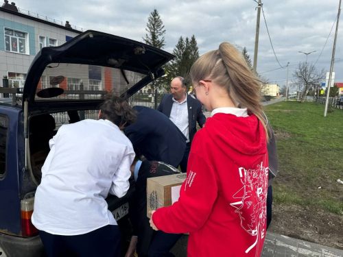Школа №2 Нурлата отправила гуманитарную помощь участникам СВО и детям Донбасса