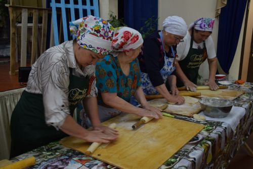 Жительницы Степного Озера отправили в зону СВО более 200 килограммов лапши